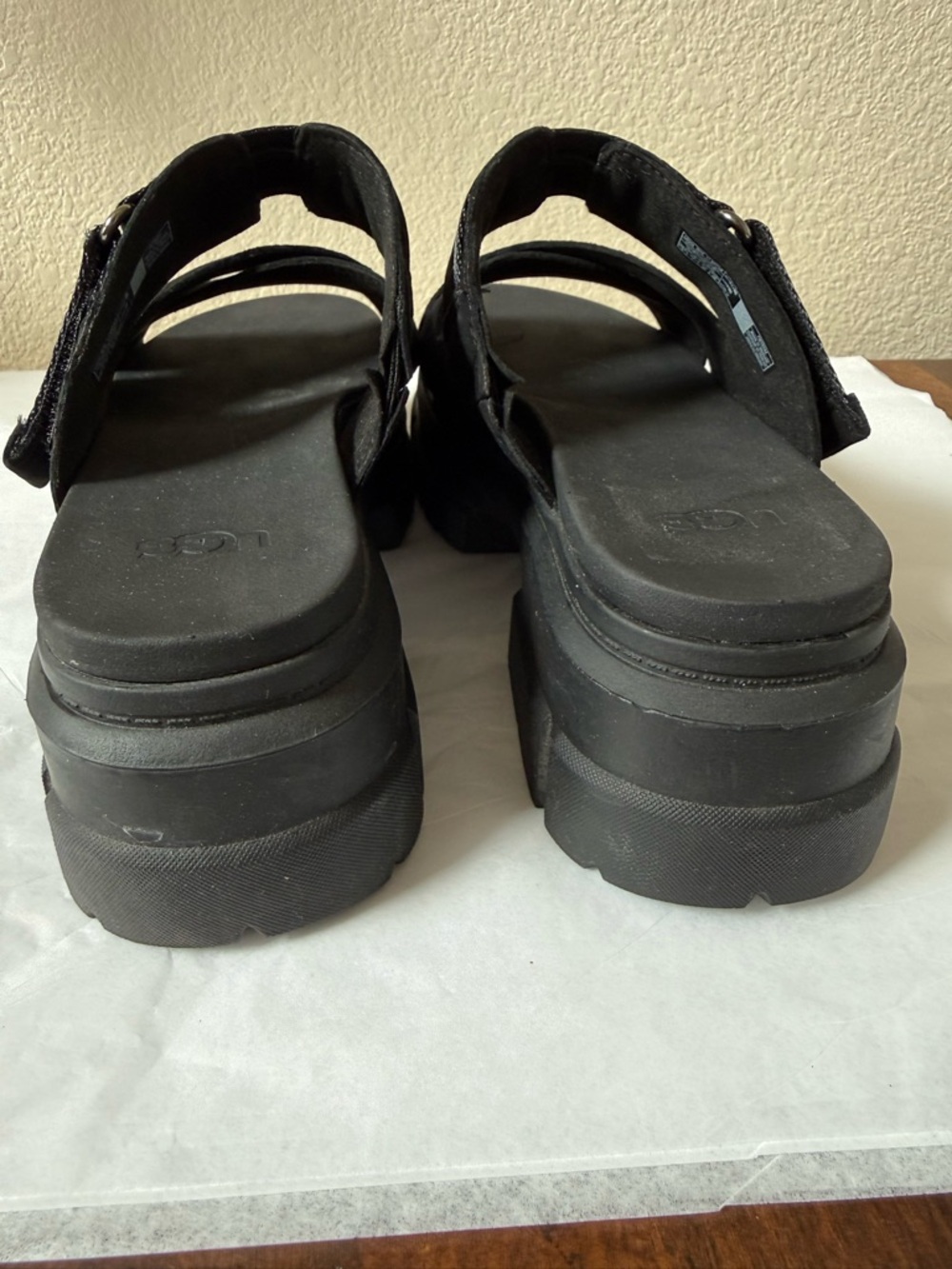 UGG Ashton Slide Platform Sandals Black Suede Size 9 EUC - Picture 13 of 14